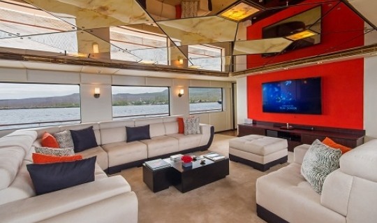 320hinterior lounge 2 passion yacht