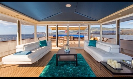 320hsky lounge passion yacht