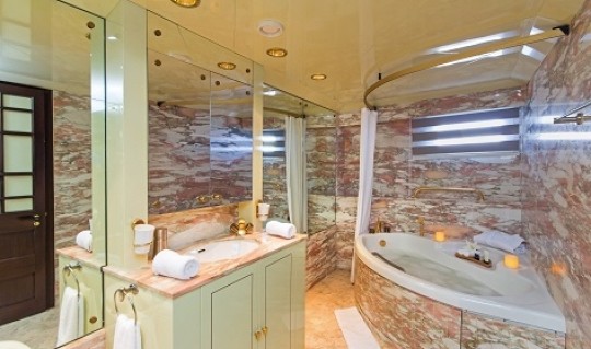 320hvip suite bathroom passion yacht